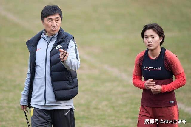 罗马诺：维拉前锋多宾将加盟南安普顿，转会费900万英镑